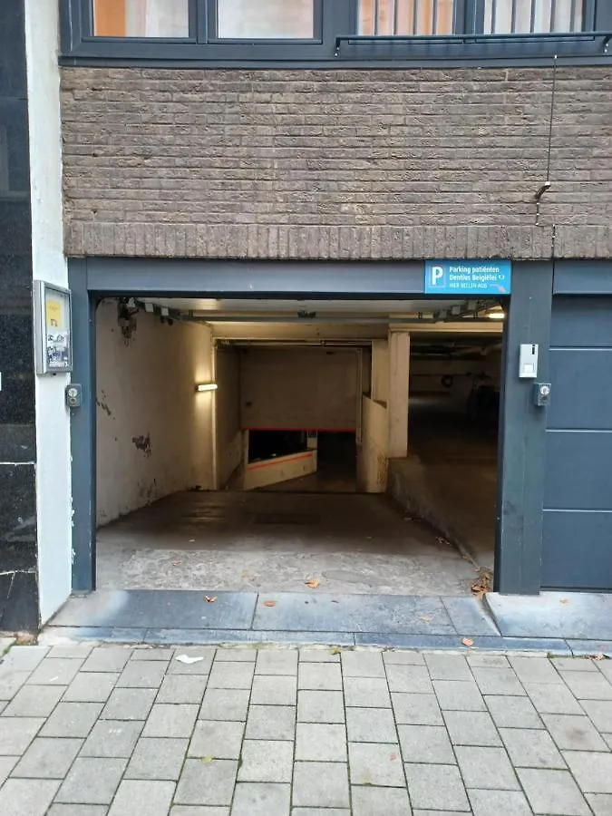 Ferienwohnung The Banker Antwerpen - Free Parking Apartment