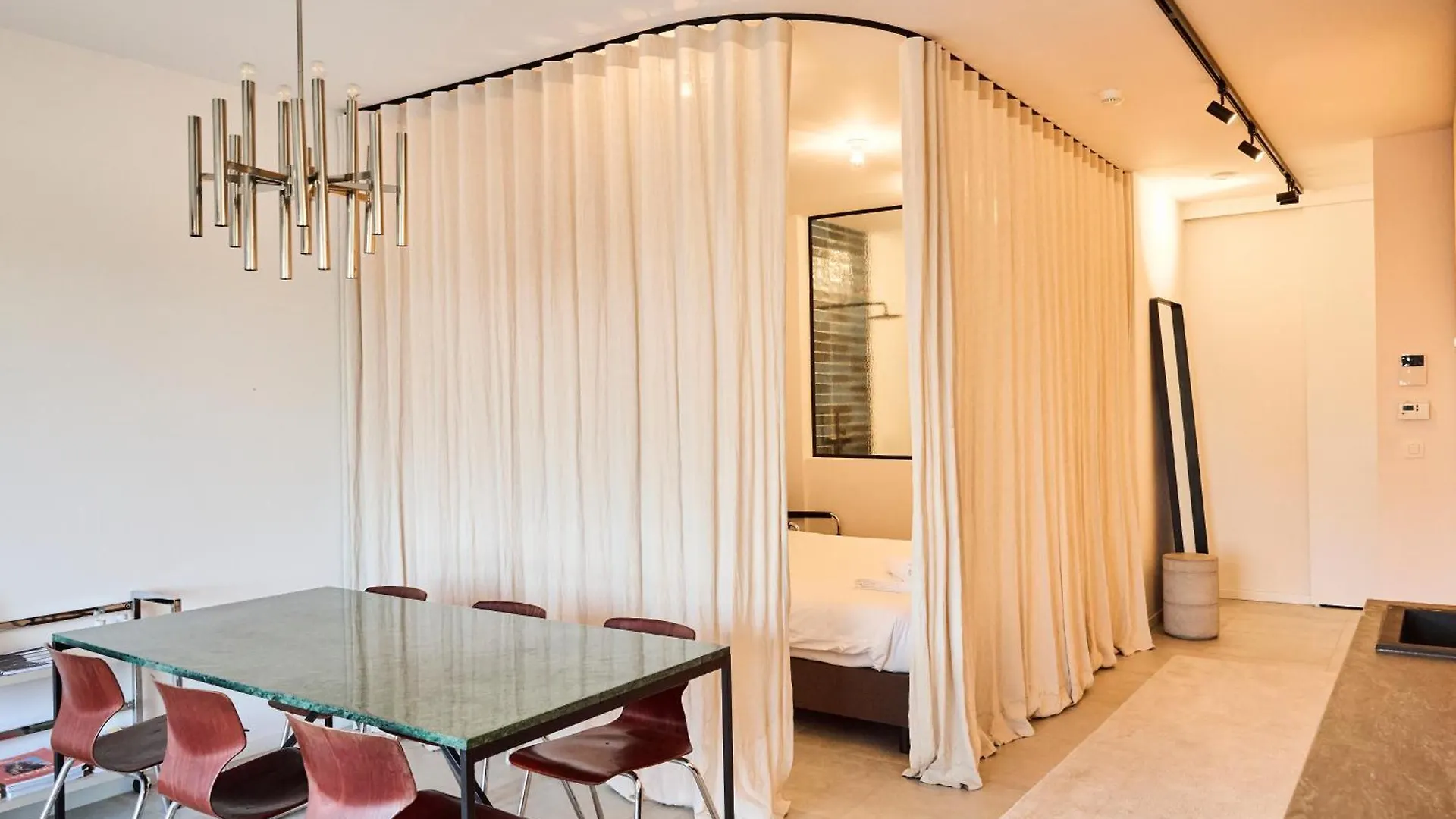 Ferienwohnung The Banker Antwerpen - Free Parking Belgien