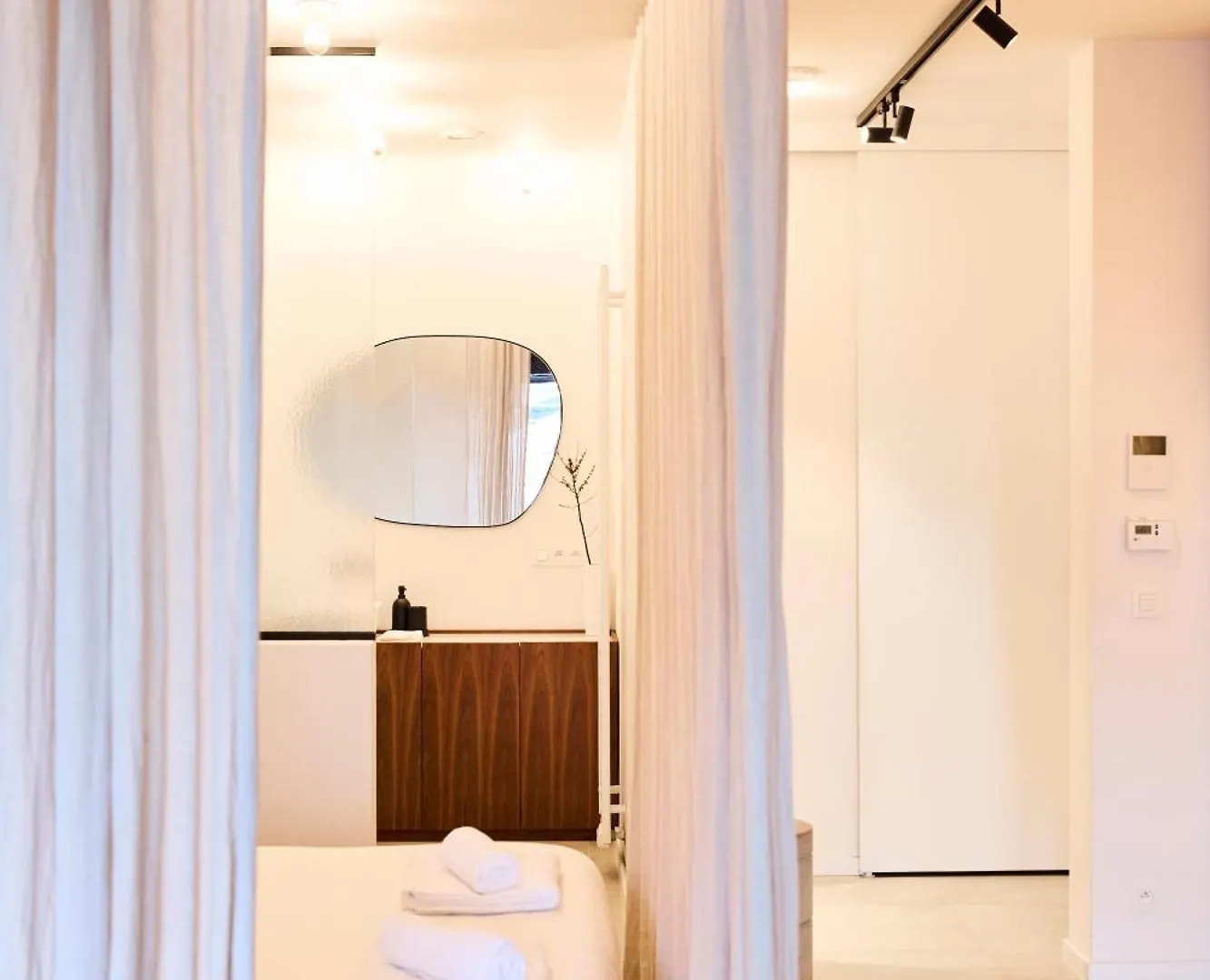 Ferienwohnung The Banker Antwerpen - Free Parking Apartment